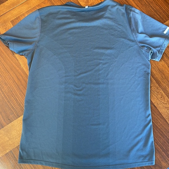 MEN’S NIKE RUNNING DRI-FIT CONTOUR BREATHABLE SHORT SLEEVED GREY TEE - SIZE M - Picture 2 of 7